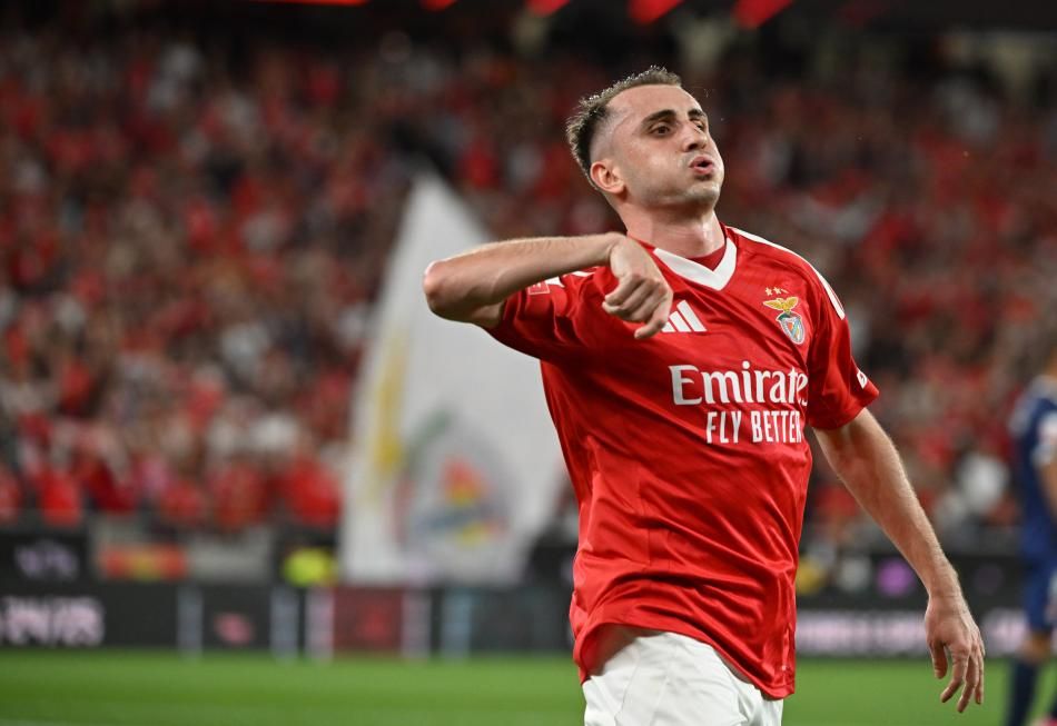 Galatasaray'ı yıkan haber İngiltere'den geldi! 12 milyon euroya satılan Milli yıldız için Manchester United 40 milyon euro ödemeye hazırlanıyor: Cimbom da 2.8 milyon euro alacak 5