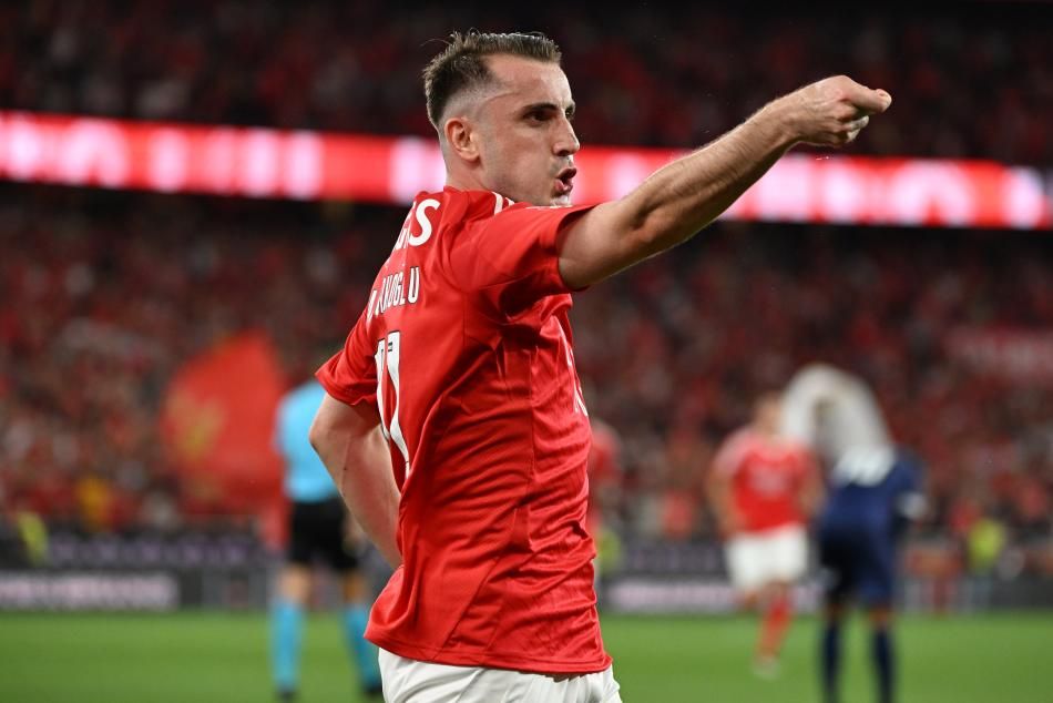 Galatasaray'ı yıkan haber İngiltere'den geldi! 12 milyon euroya satılan Milli yıldız için Manchester United 40 milyon euro ödemeye hazırlanıyor: Cimbom da 2.8 milyon euro alacak 1