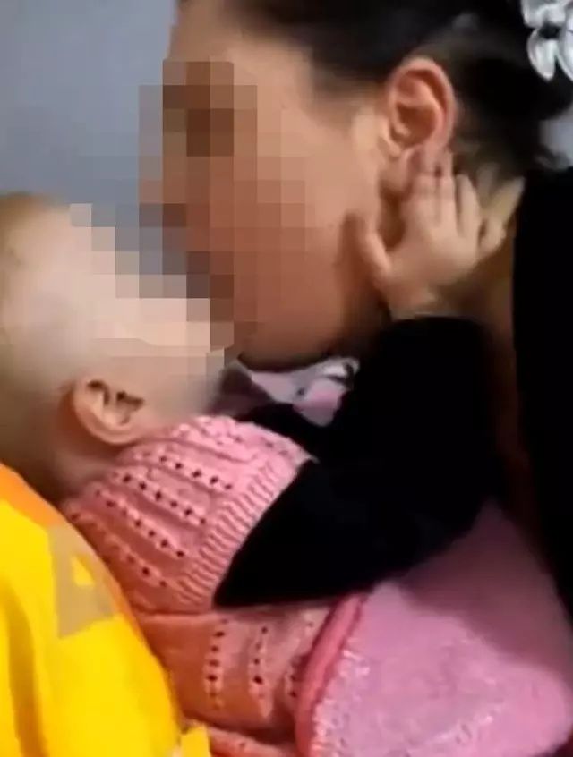 Böyle sevgi olur mu! Bebeği dudağından öpüp videoya aldı! Tepkiler çığ gibi... 3