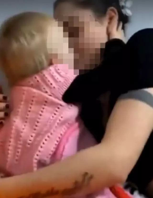 Böyle sevgi olur mu! Bebeği dudağından öpüp videoya aldı! Tepkiler çığ gibi... 2