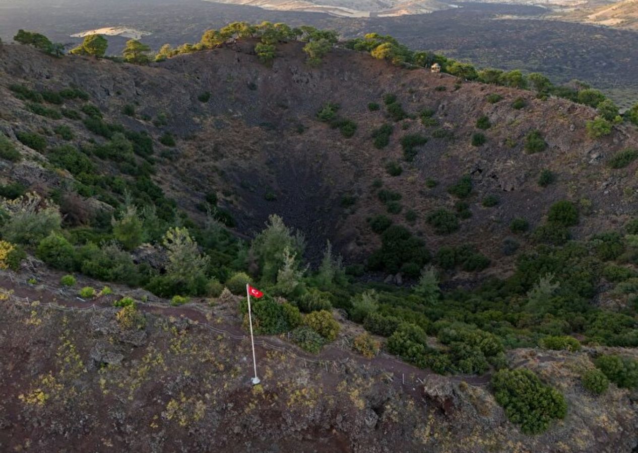 Manisa'nın Kula ilçesinde yanardağ püskürme riski keşfedildi; farklı derinliklerinde 8 magma odası var 2