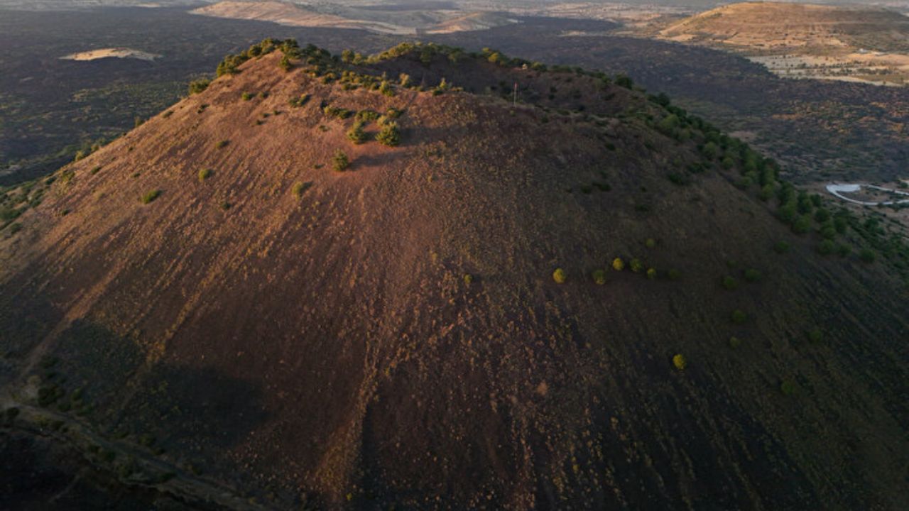 Manisa'nın Kula ilçesinde yanardağ püskürme riski keşfedildi; farklı derinliklerinde 8 magma odası var 12