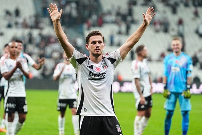 Sezona fırtına gibi giren Yunus Akgün'ün değeri 1.5 milyon euro arttı, forma yüzü görmeyen Elias Jelert'in değeri 8 milyon euro oldu! İşte değeri en çok artan Süper Lig oyuncuları 10