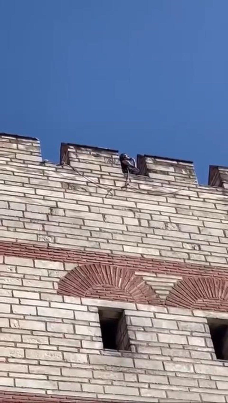 Fatih'te dehşet: Genç kızın kafasını kesip Edirnekapı surlarından attı, ardından intihar etti! Detaylar belli oldu... 2