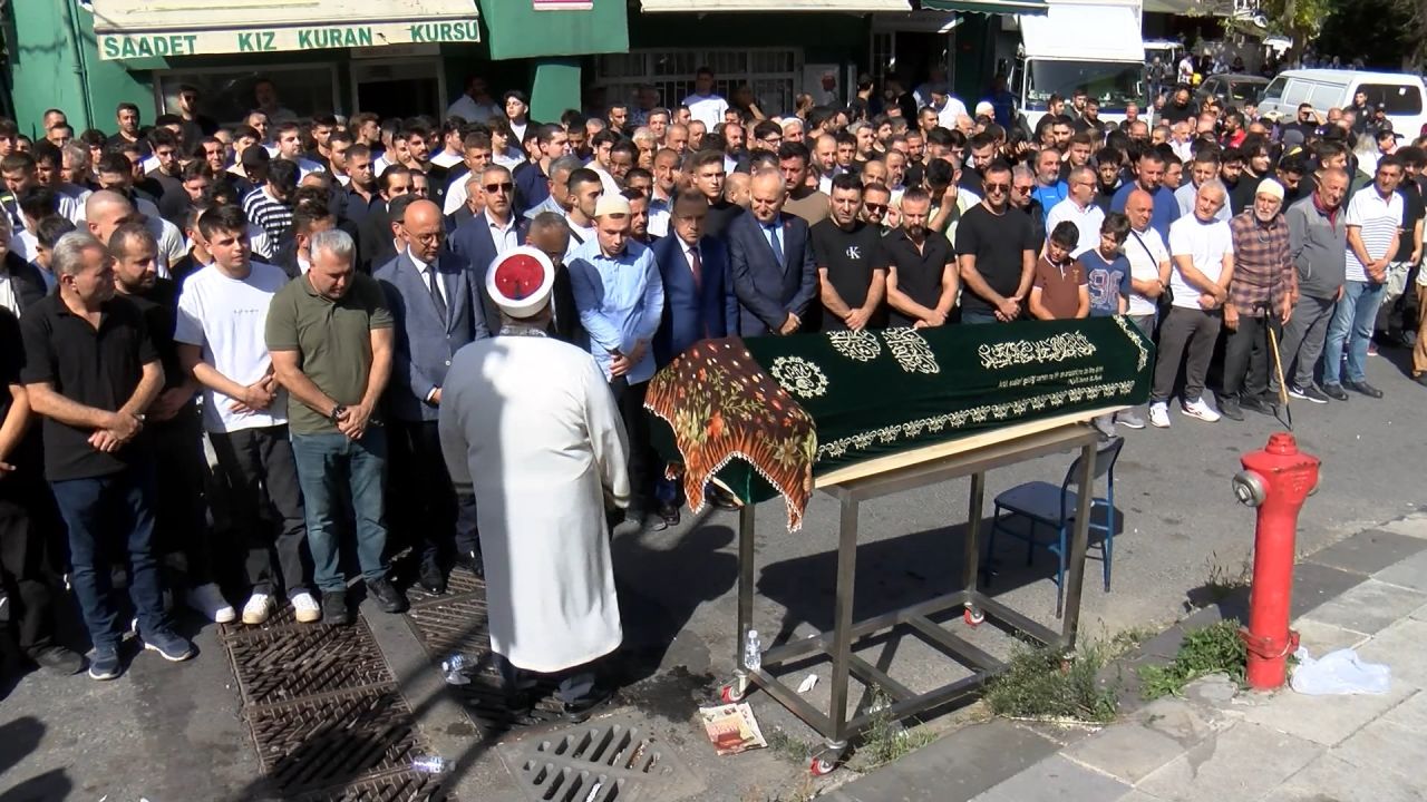 Topkapı canisinin katlettiği İkbal Uzuner ve Ayşenur Halil son yolculuğuna uğurlandı 11