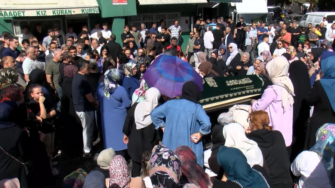 Topkapı canisinin katlettiği İkbal Uzuner ve Ayşenur Halil son yolculuğuna uğurlandı 7