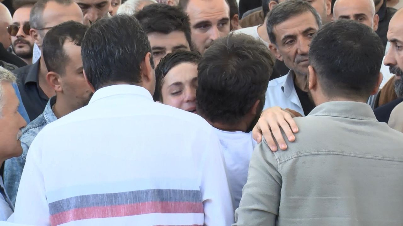Topkapı canisinin katlettiği İkbal Uzuner ve Ayşenur Halil son yolculuğuna uğurlandı 3