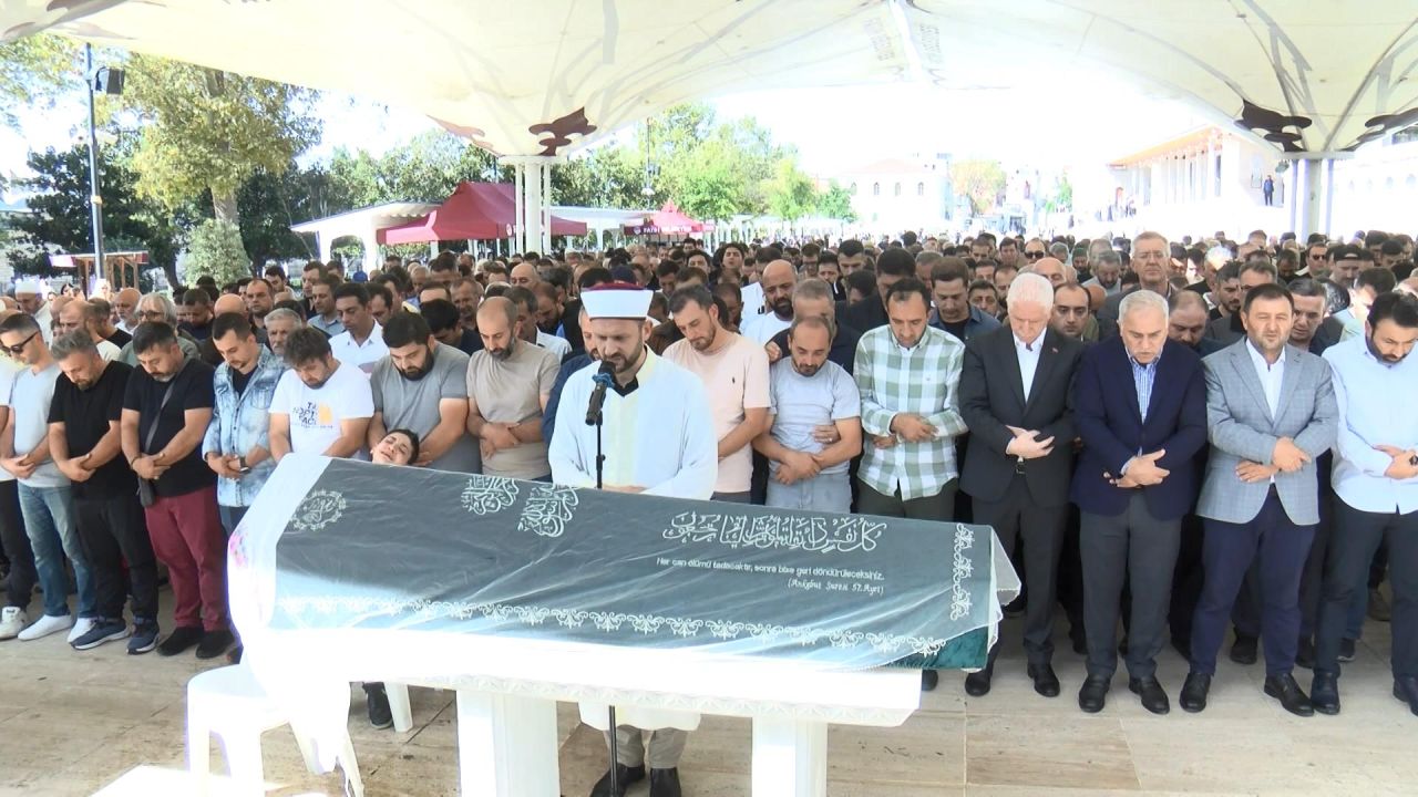 Topkapı canisinin katlettiği İkbal Uzuner ve Ayşenur Halil son yolculuğuna uğurlandı 4