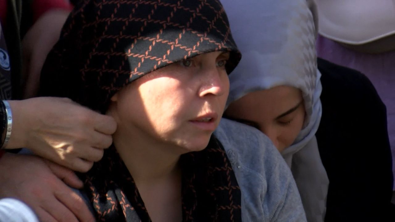 Topkapı canisinin katlettiği İkbal Uzuner ve Ayşenur Halil son yolculuğuna uğurlandı 10