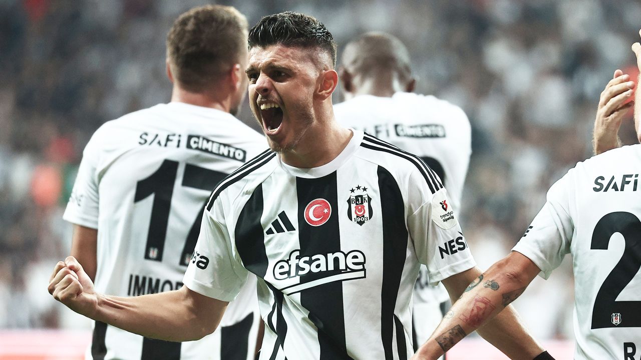 Beşiktaş'ın Gaziantep FK maçı ilk 11'i belli oldu! Giovanni van Bronckhorst Semih Kılıçsoy'u yine yedek bırakacak: Taraftarların gözdesine forma şansı yok 10