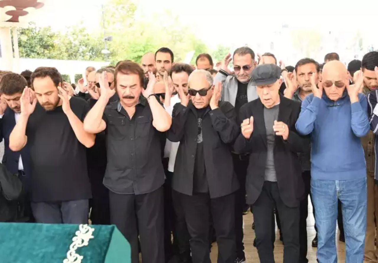 Bir babanın kızına vedası! Mazhar Alanson, kızının cenaze töreninde ayakta zorlukla durdu 1