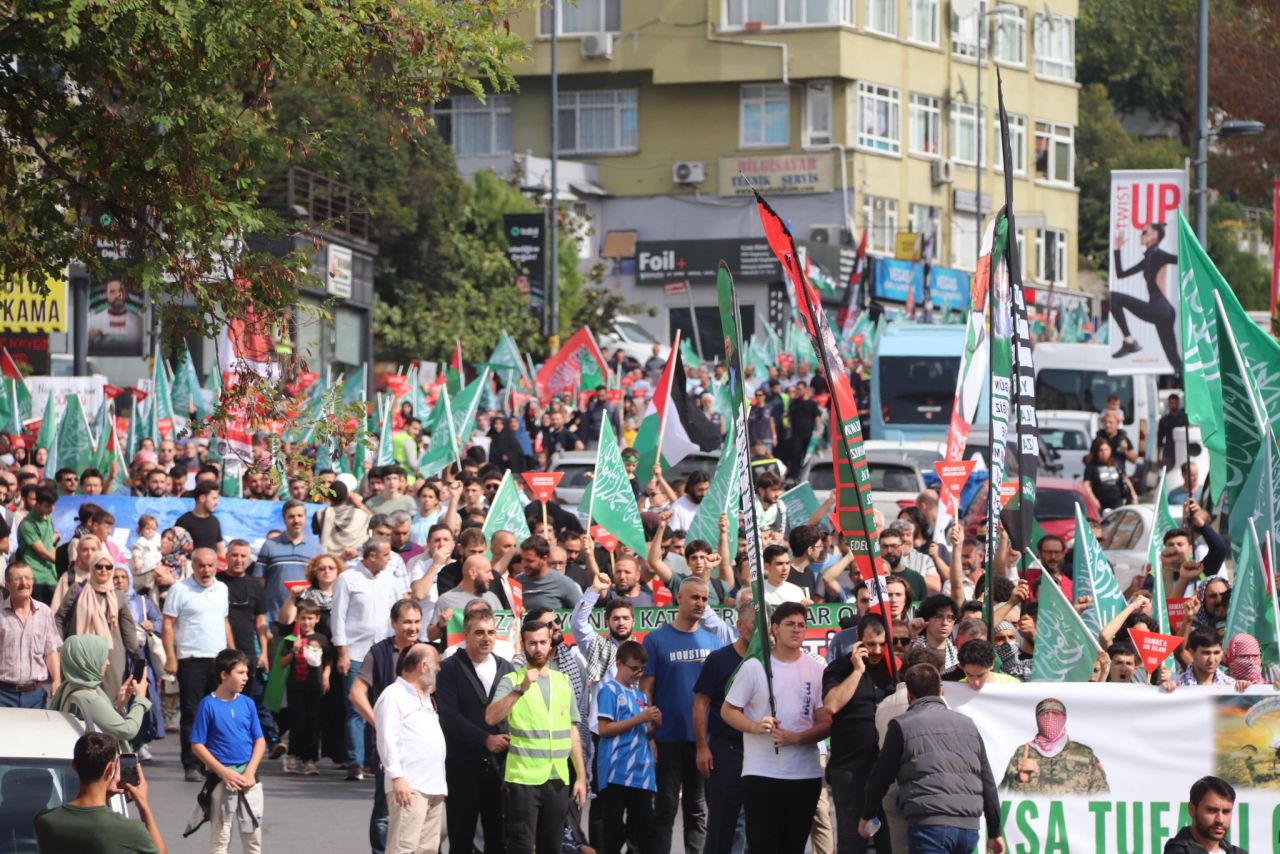 Binlerce kişi İsrail'i protesto etmek için Üsküdar'da toplandı! Şehit çocuklar için gökyüzüne balonlar bırakıldı... 8