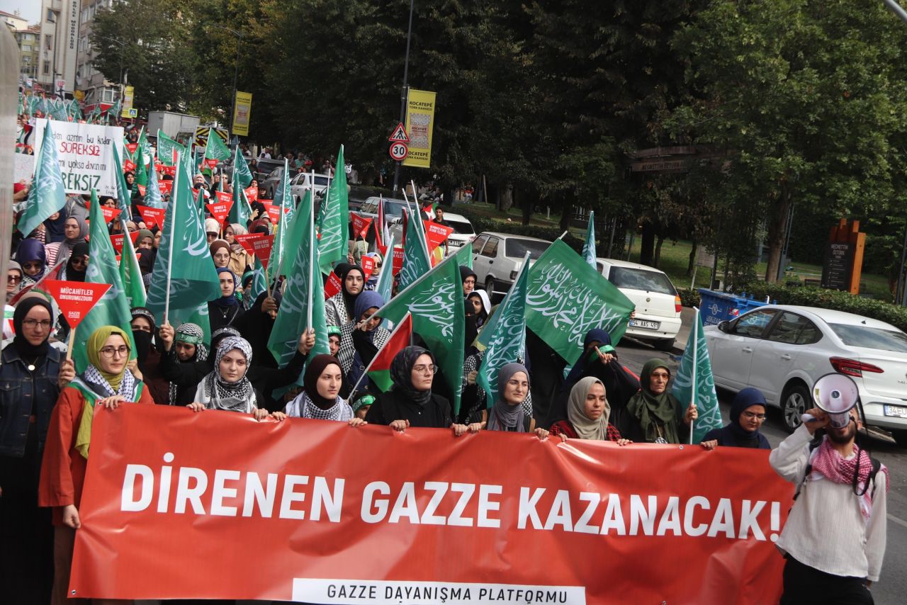 Binlerce kişi İsrail'i protesto etmek için Üsküdar'da toplandı! Şehit çocuklar için gökyüzüne balonlar bırakıldı... 5