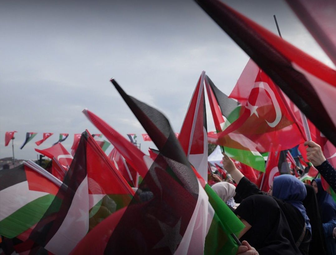 Binlerce kişi İsrail'i protesto etmek için Üsküdar'da toplandı! Şehit çocuklar için gökyüzüne balonlar bırakıldı... 10