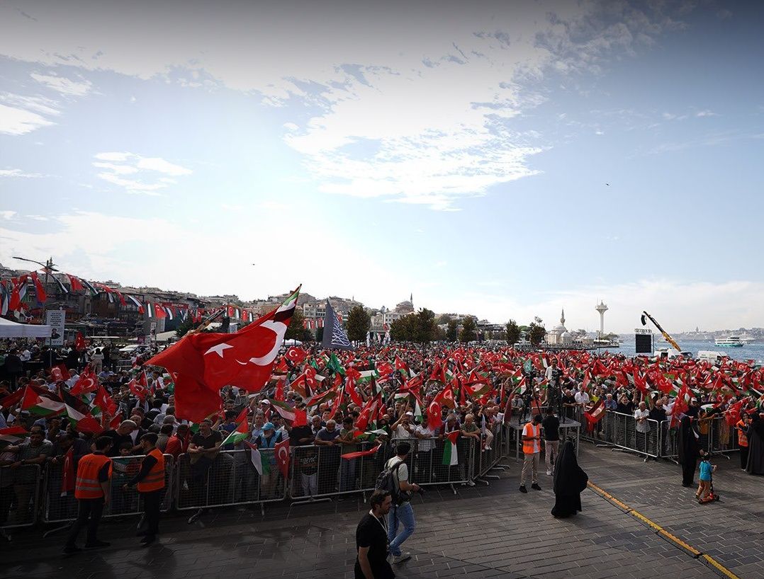 Binlerce kişi İsrail'i protesto etmek için Üsküdar'da toplandı! Şehit çocuklar için gökyüzüne balonlar bırakıldı... 7