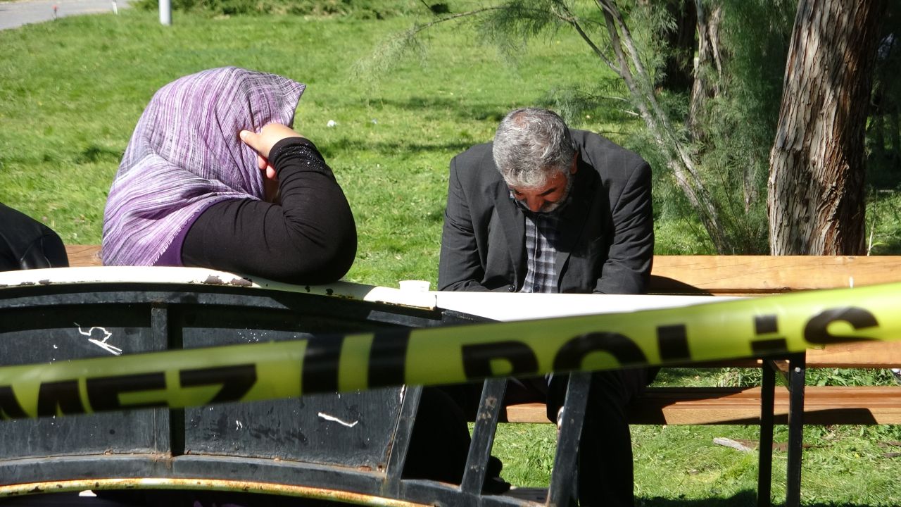 Rojin Kabaiş 11 gündür kayıp: Üniversiteli kız deprem bölgesinde görev alan hassas burunlu köpeklerle aranıyor 5