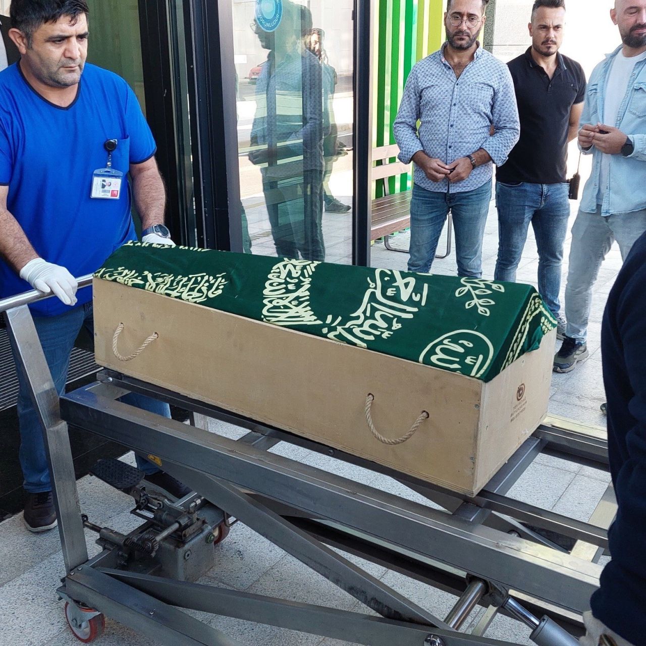 Sıla bebeğin minik bedeni tabutta... Cenazesi yakınlarına teslim edildi! Gözyaşları sel oldu 3