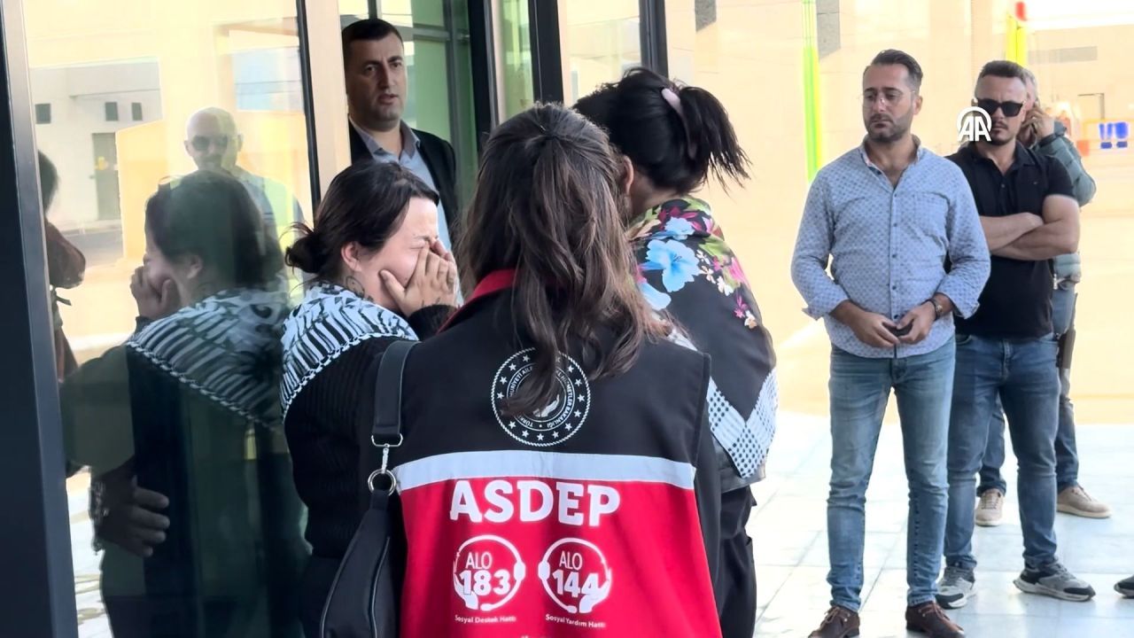 Sıla bebeğin minik bedeni tabutta... Cenazesi yakınlarına teslim edildi! Gözyaşları sel oldu 6