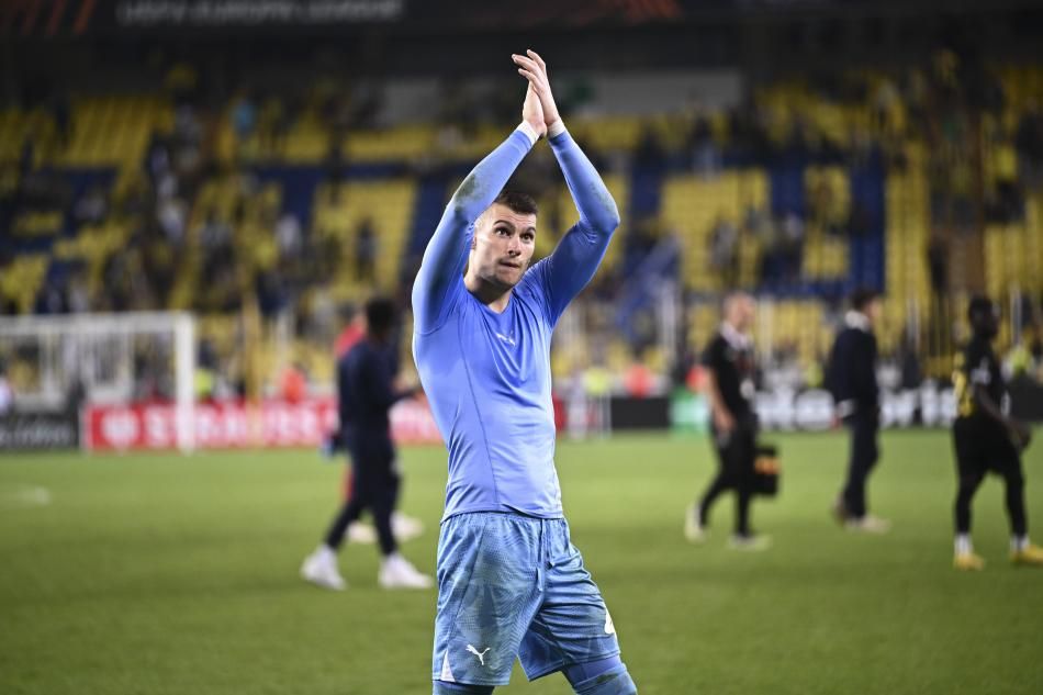 Fenerbahçe'de Dominik Livakovic korkusu! Suudi Arabistan'dan astronomik teklif geliyor: Yönetimin büyük kararsızlığı... 4