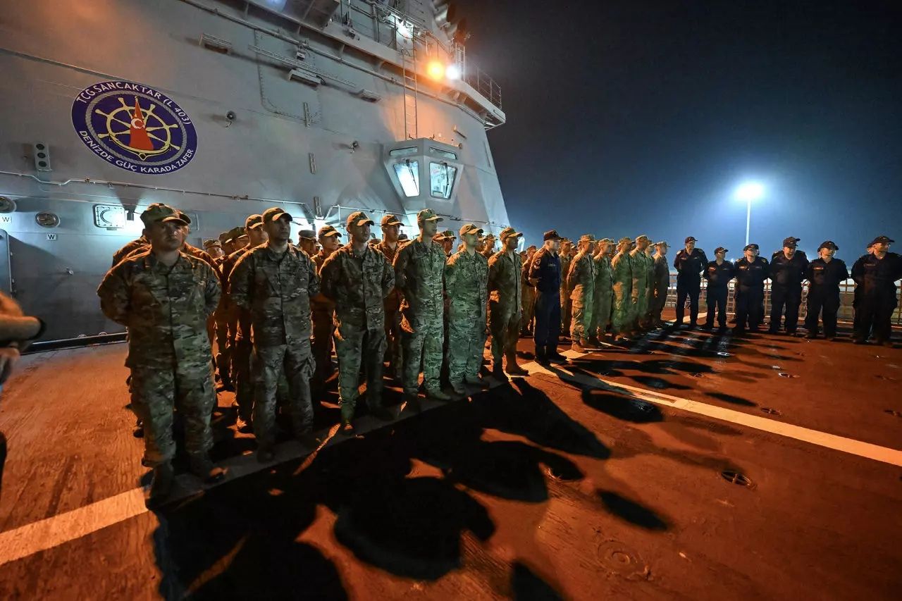 Lübnan'da tarihi operasyon! Türkleri tahliye eden gemilerimiz Mersin'e doğru yola çıktı... 3