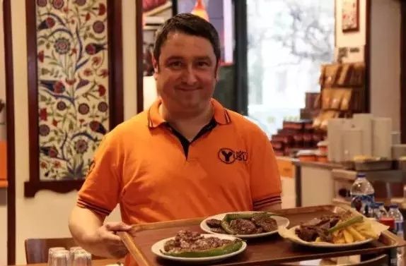 Köfteci Yusuf'ta domuz eti skandalı! Vatandaşlara domuz eti yediren markanın sahibi Yusuf Akkaş sırra kadem bastı... 10