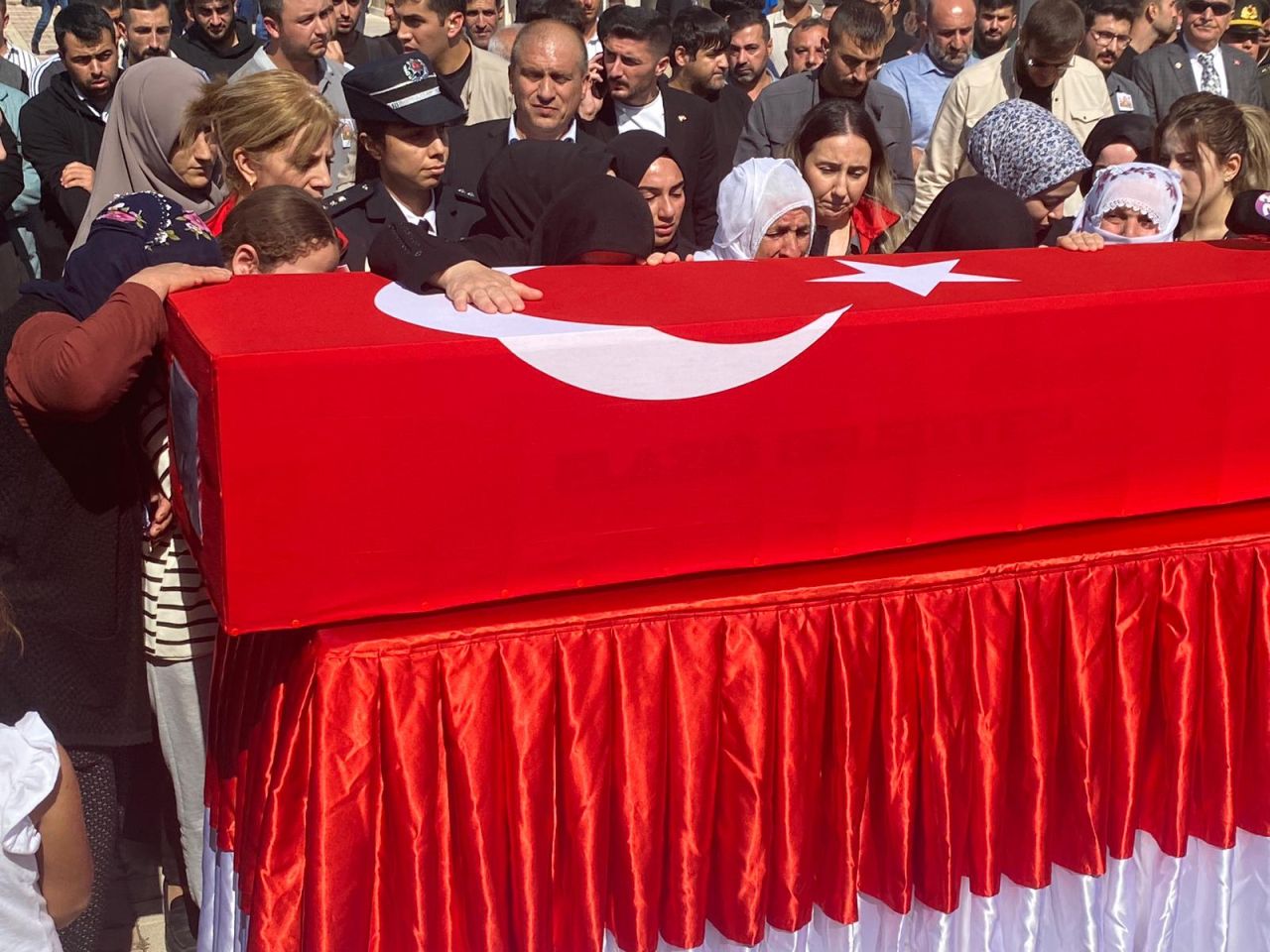Pençe-Kilit şehidi Er Sefer Alan memleketi Elazığ'da son yolculuğuna uğurlandı 2