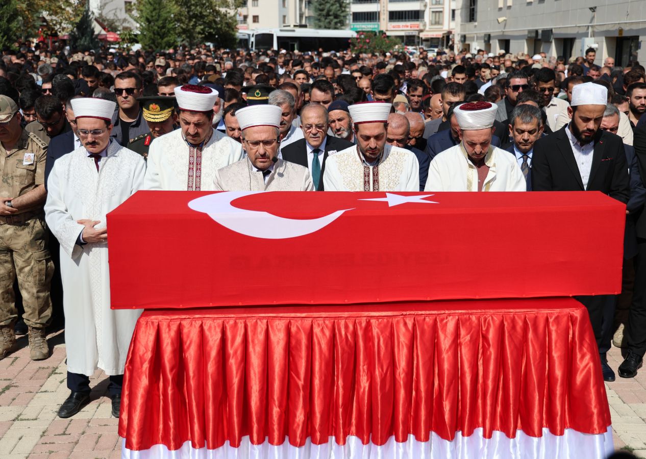 Pençe-Kilit şehidi Er Sefer Alan memleketi Elazığ'da son yolculuğuna uğurlandı 7