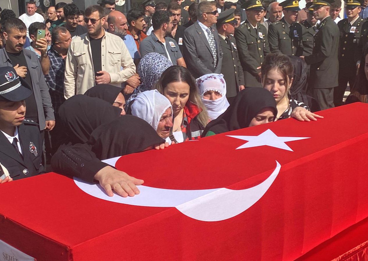 Pençe-Kilit şehidi Er Sefer Alan memleketi Elazığ'da son yolculuğuna uğurlandı 6