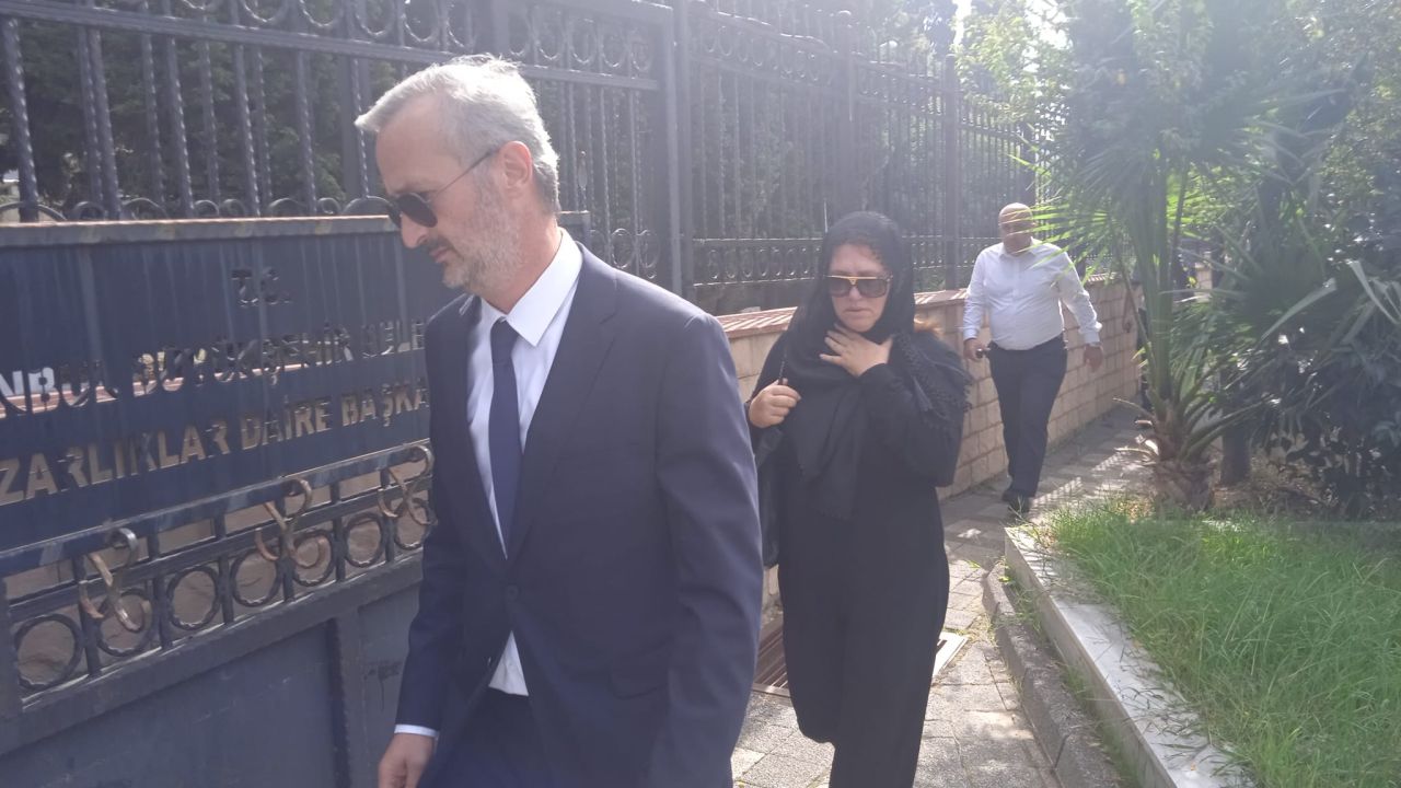 Cem Garipoğlu'nun kemikleri defnedildi, mezarlığa aileden yalnızca anne Tülay Garipoğlu geldi 4
