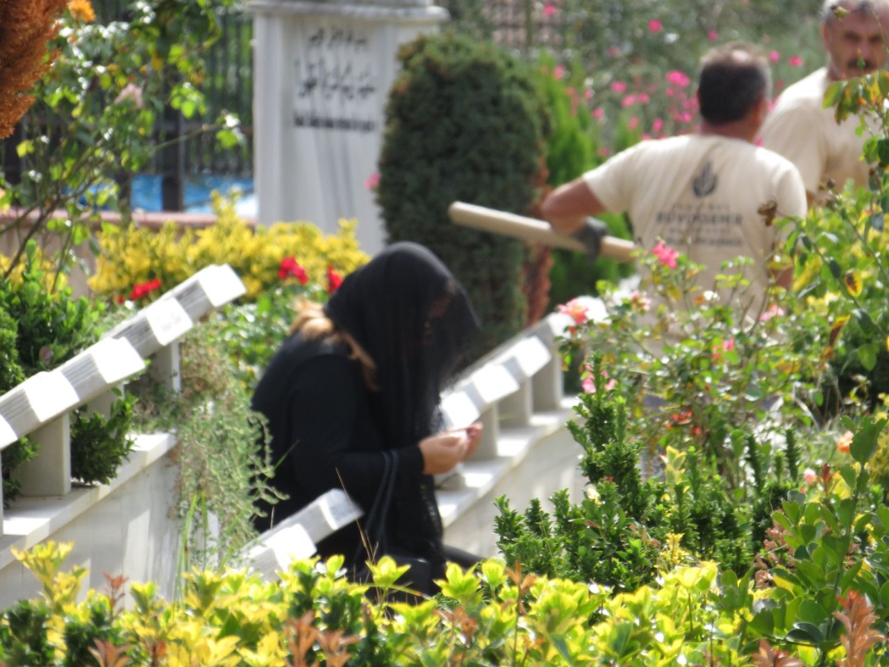 Cem Garipoğlu'nun kemikleri defnedildi, mezarlığa aileden yalnızca anne Tülay Garipoğlu geldi 3