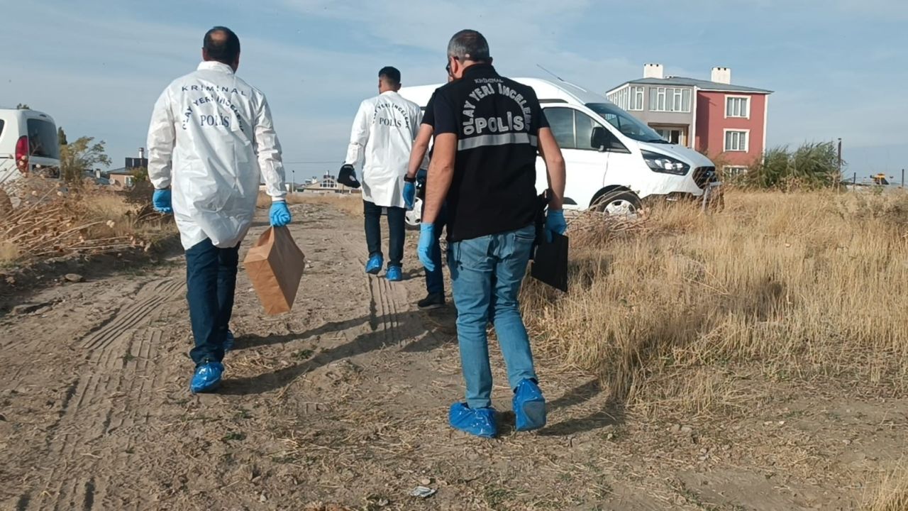 Bakan Yerlikaya: Rojin Kabaiş'e ait başörtüsü Van Gölü kıyısında bulundu 2