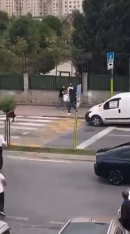 İstanbul'da korku filmlerini aratmayan olay! Yolda yürürken önüne çıkanı bıçakladı... Nedeni pes dedirtti... 3
