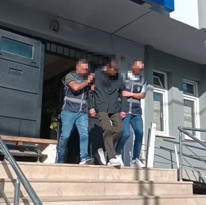 İstanbul'da korku filmlerini aratmayan olay! Yolda yürürken önüne çıkanı bıçakladı... Nedeni pes dedirtti... 4