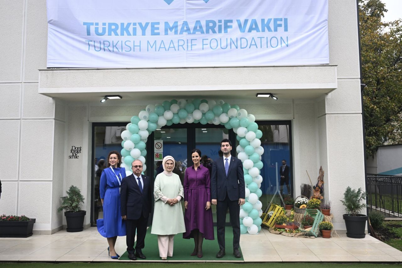Emine Erdoğan, Belgrad'daki Türkiye Maarif Vakfının anaokulu öğrencileriyle bir araya geldi 4