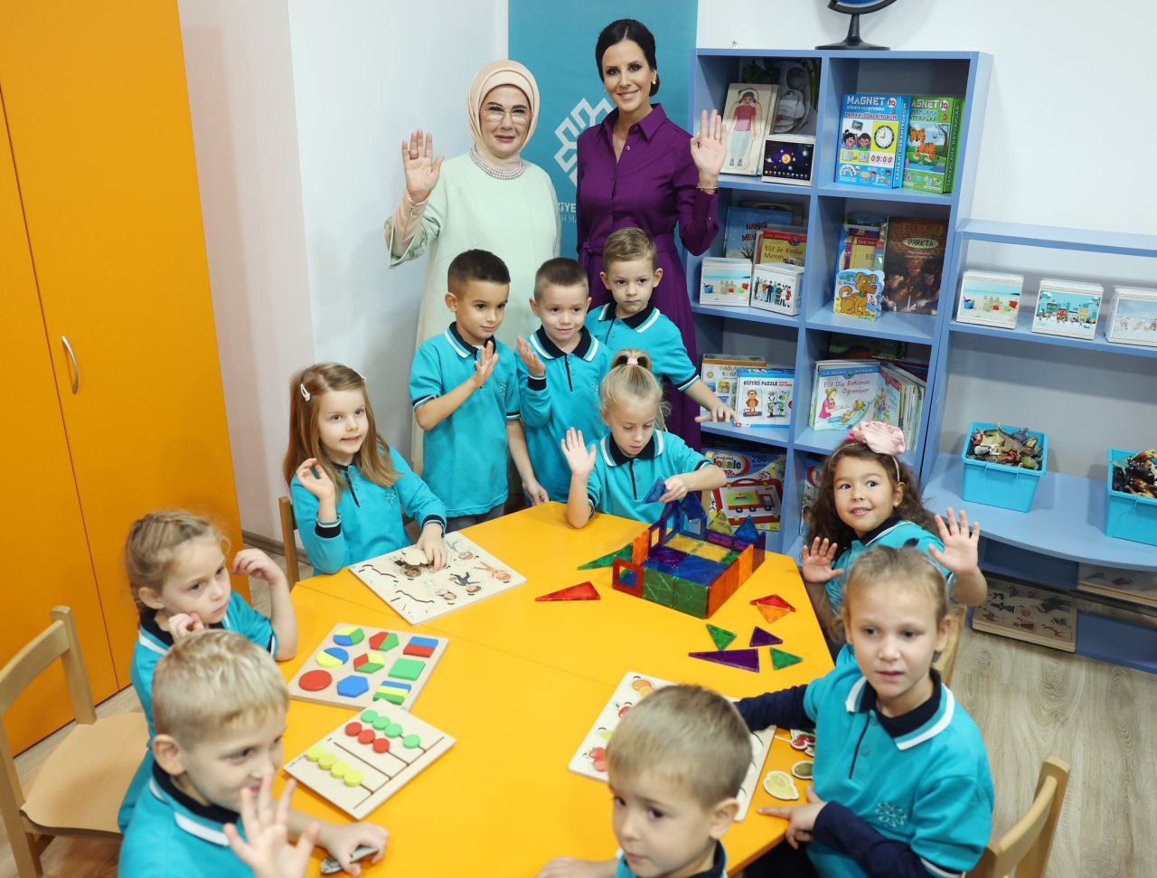 Emine Erdoğan, Belgrad'daki Türkiye Maarif Vakfının anaokulu öğrencileriyle bir araya geldi 1