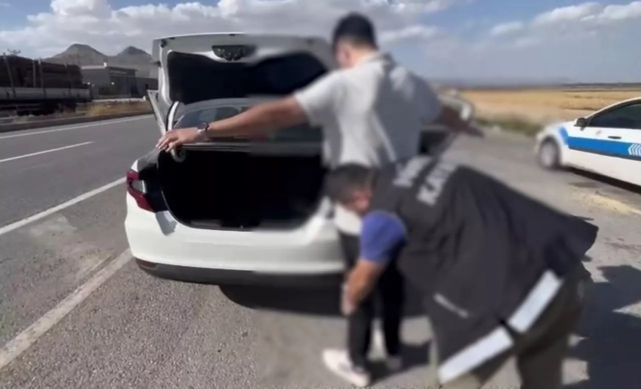 Kayseri'de 17 ekiple dev Narko-Kom operasyonu! On binlercesi ele geçirildi... 2