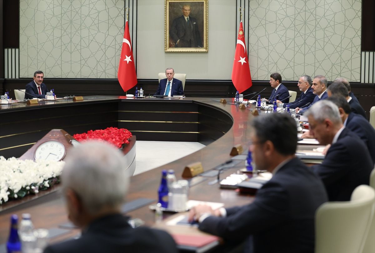 Kabine bugün toplanıyor! Gündemde kadın cinayetleri, gıda sahtekarları ve ekonomi var... 1