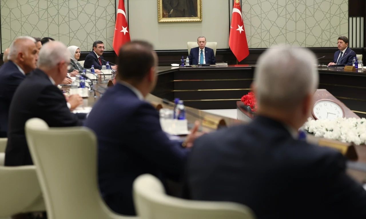 Kabine bugün toplanıyor! Gündemde kadın cinayetleri, gıda sahtekarları ve ekonomi var... 3