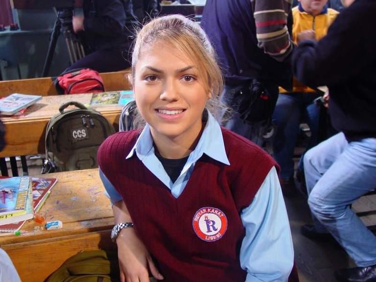 Hayat Bilgisi'nin Barbie Gamze'si İpek Erdem meğerse Fenerbahçe’nin efsane isminin kardeşiymiş! İşte İpek Erdem'in futbolcu abisi... 2