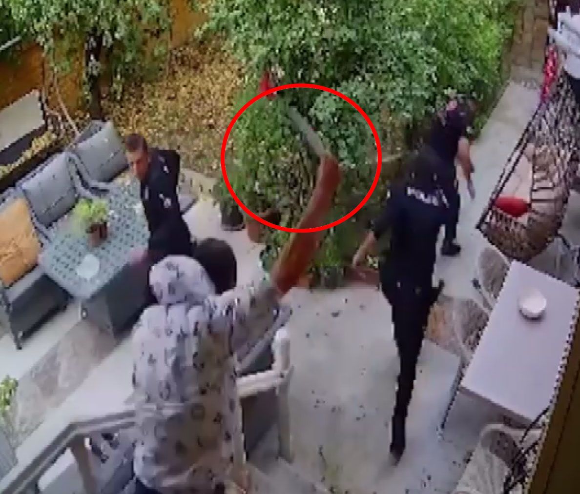 Konya'da ihbara giden polisi bıçakla yaralayan saldırgan son 9 ayda 10 suça karışıp serbest kalmış 6
