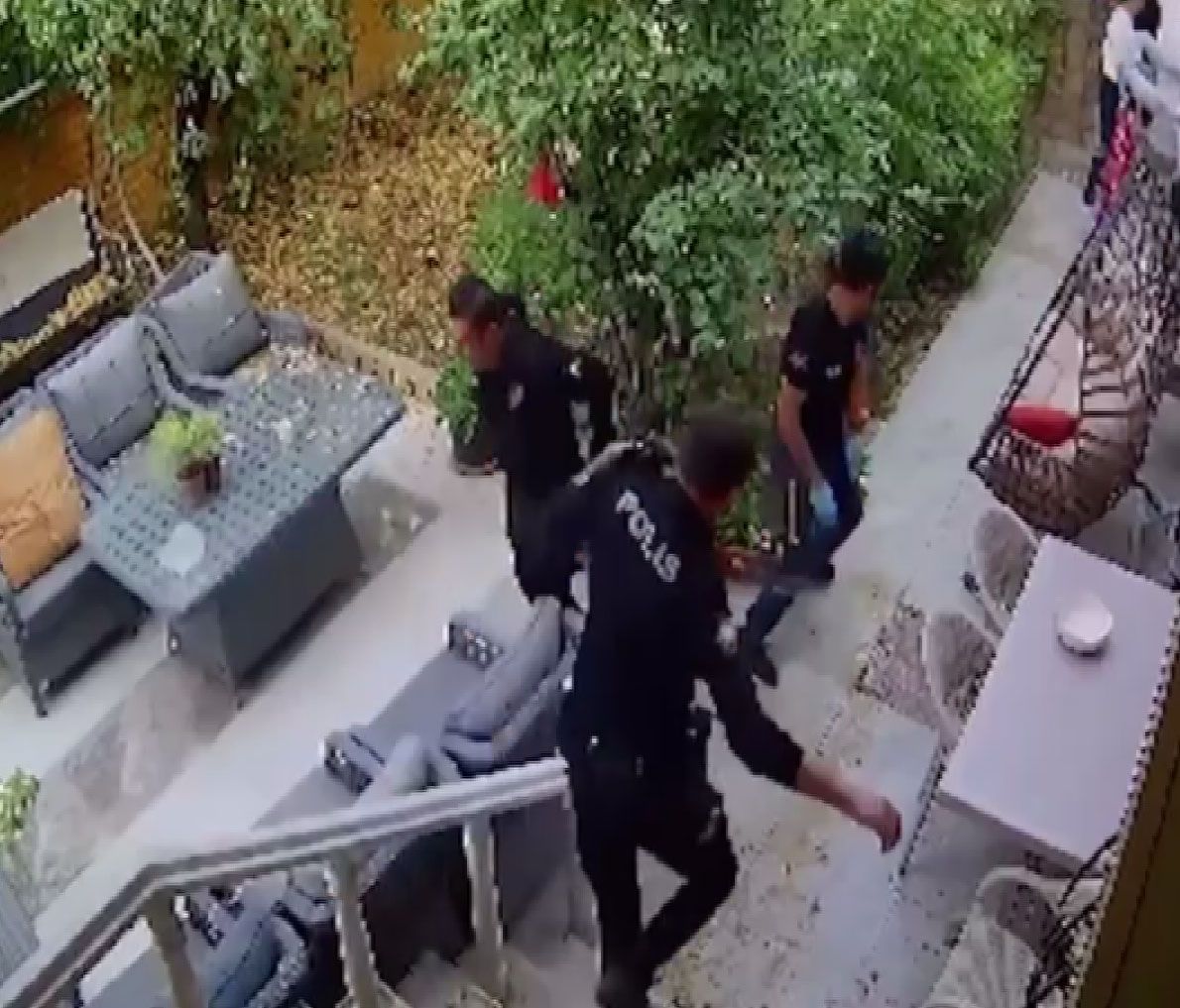 Konya'da ihbara giden polisi bıçakla yaralayan saldırgan son 9 ayda 10 suça karışıp serbest kalmış 7