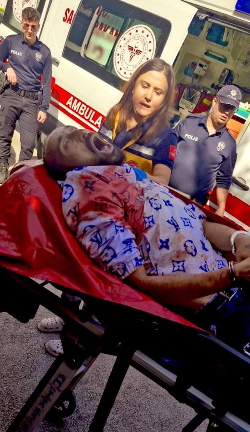 Konya'da ihbara giden polisi bıçakla yaralayan saldırgan son 9 ayda 10 suça karışıp serbest kalmış 5