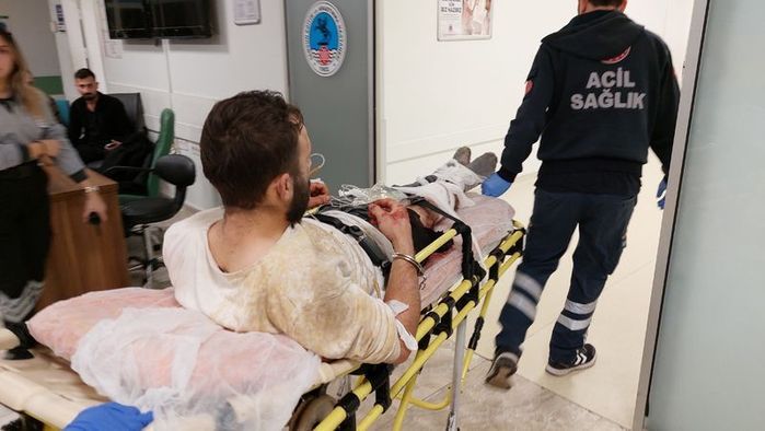 Kırık camları polislere atan saldırgan komiseri bıçakladı! Samsun'da hareketli anlar... 3