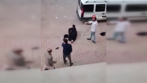 Elazığ'da sokak ortasında şiddet! Bir köşede kadınlar diğer köşede erkekler kavga etti 2
