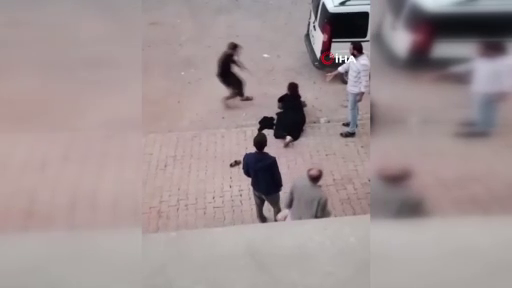 Elazığ'da sokak ortasında şiddet! Bir köşede kadınlar diğer köşede erkekler kavga etti 3