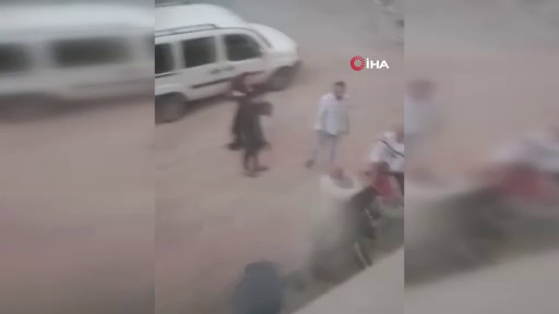 Elazığ'da sokak ortasında şiddet! Bir köşede kadınlar diğer köşede erkekler kavga etti 6