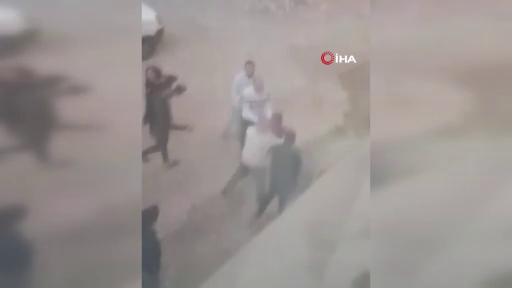 Elazığ'da sokak ortasında şiddet! Bir köşede kadınlar diğer köşede erkekler kavga etti 7