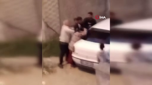 Elazığ'da sokak ortasında şiddet! Bir köşede kadınlar diğer köşede erkekler kavga etti 10