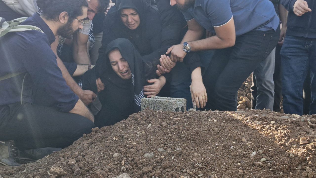 Cesedi 18 gün sonra bulunan Rojin Kabaiş memleketi Diyarbakır’da toprağa verildi 4