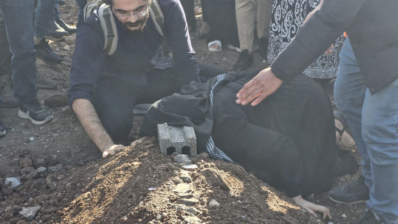 Cesedi 18 gün sonra bulunan Rojin Kabaiş memleketi Diyarbakır’da toprağa verildi 2